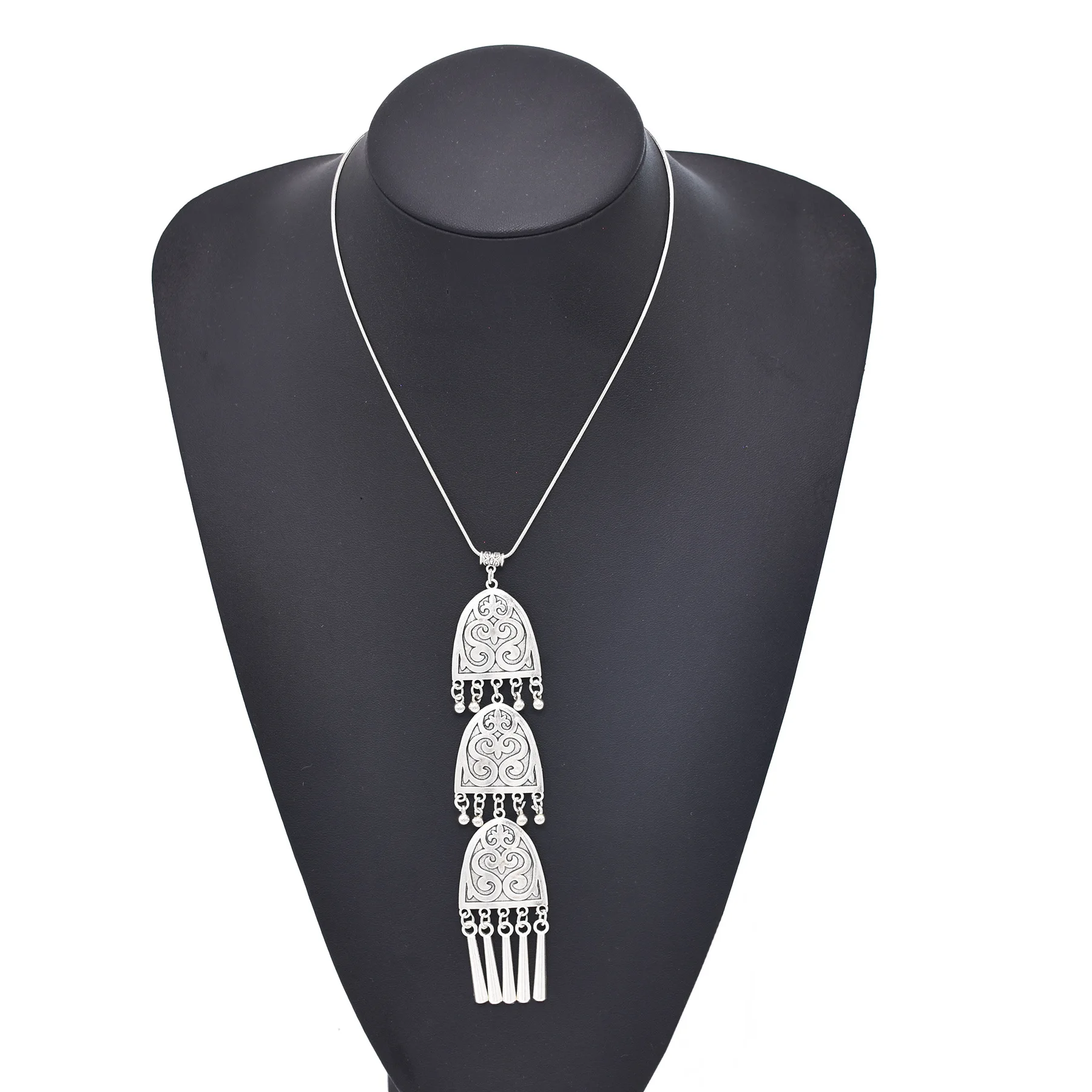 خمر فضي العرقية عنصر قلادة قلا - مراجعة Women Accessories Nepal وسعره