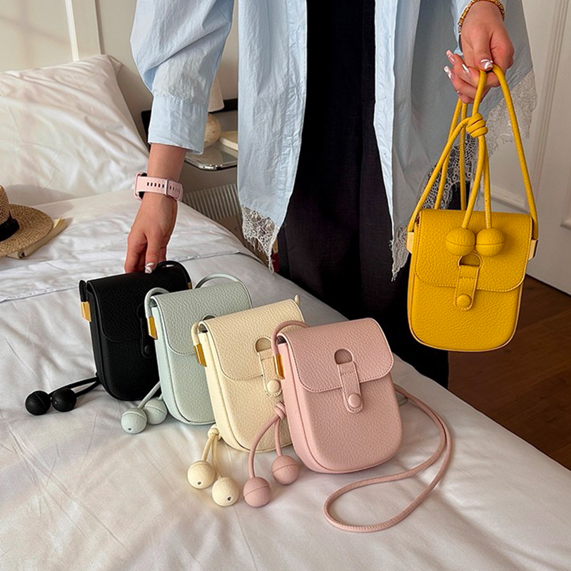 حقيبة كتف صغيرة فاخرة باللون ا - مراجعة Women Accessories Brands وسعره